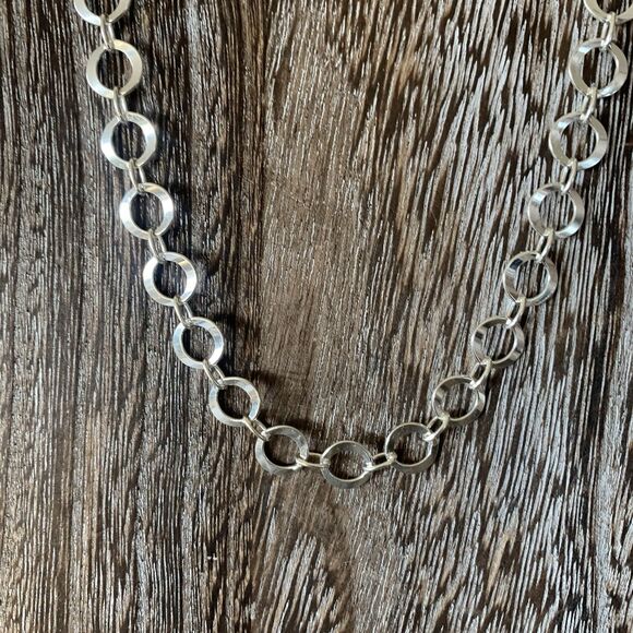 Vintage 925 Sterling Silver Long Necklace Hammered Circle Links 0.7 Grams 22” - Picture 4 of 16